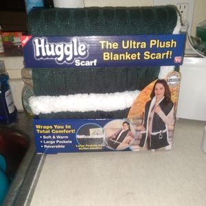 Thick warm scarf w/large pockets